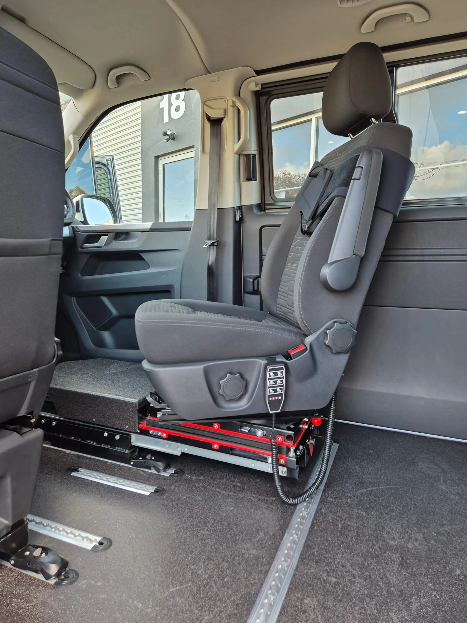 Volkswagen Multivan T6.1 — photo 11
