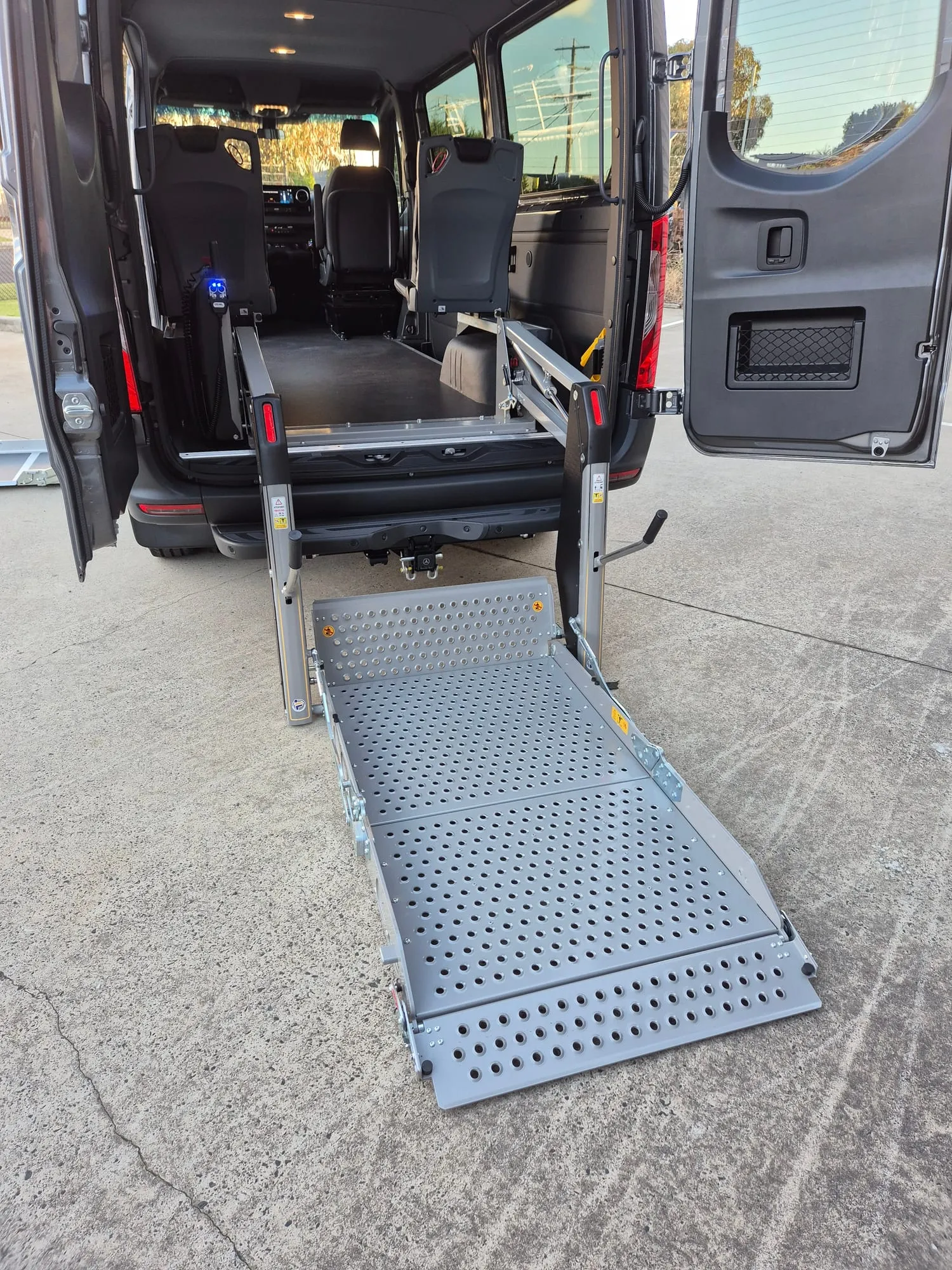 Mercedes Sprinter — photo 11