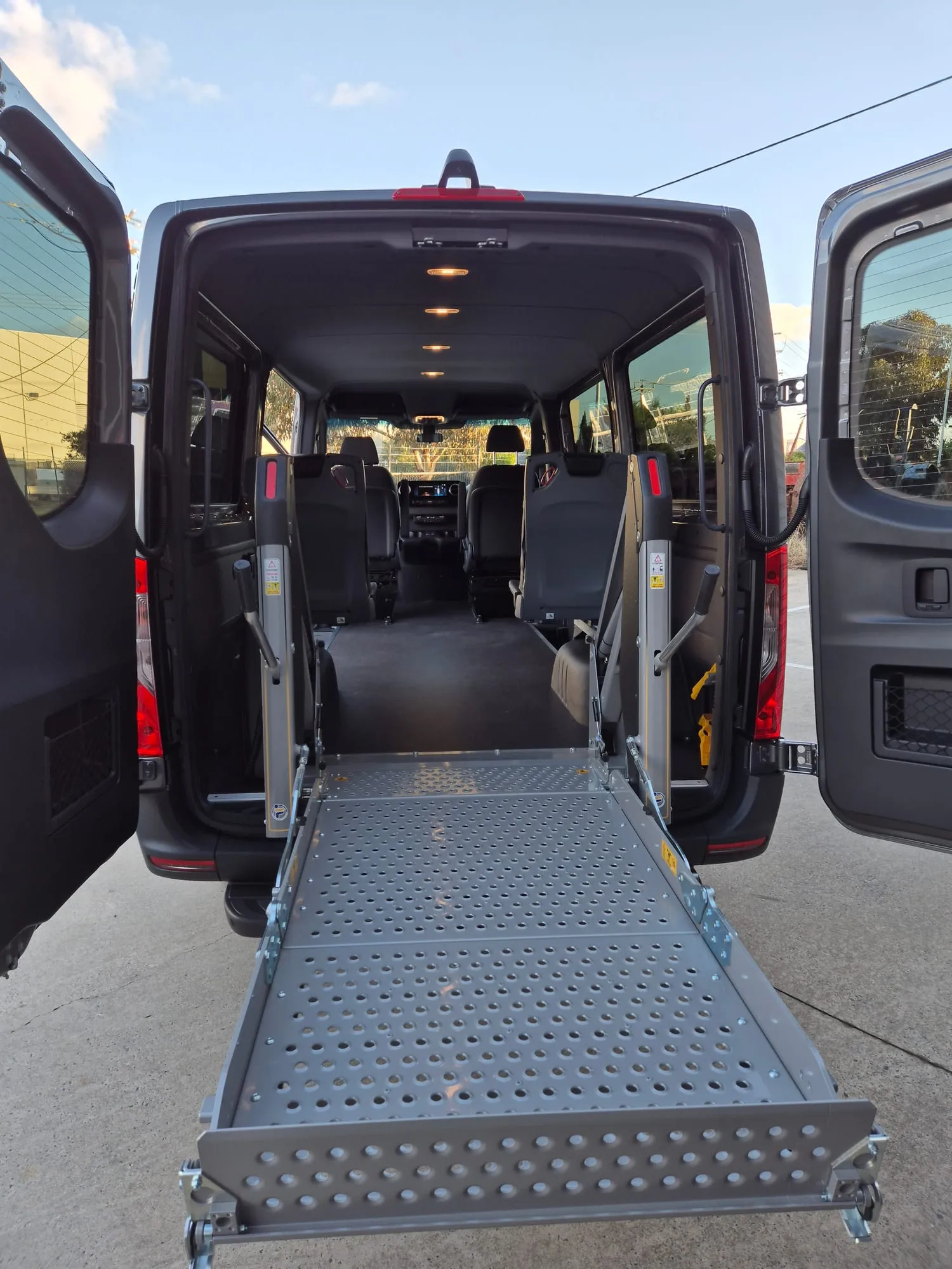 Mercedes Sprinter — photo 27