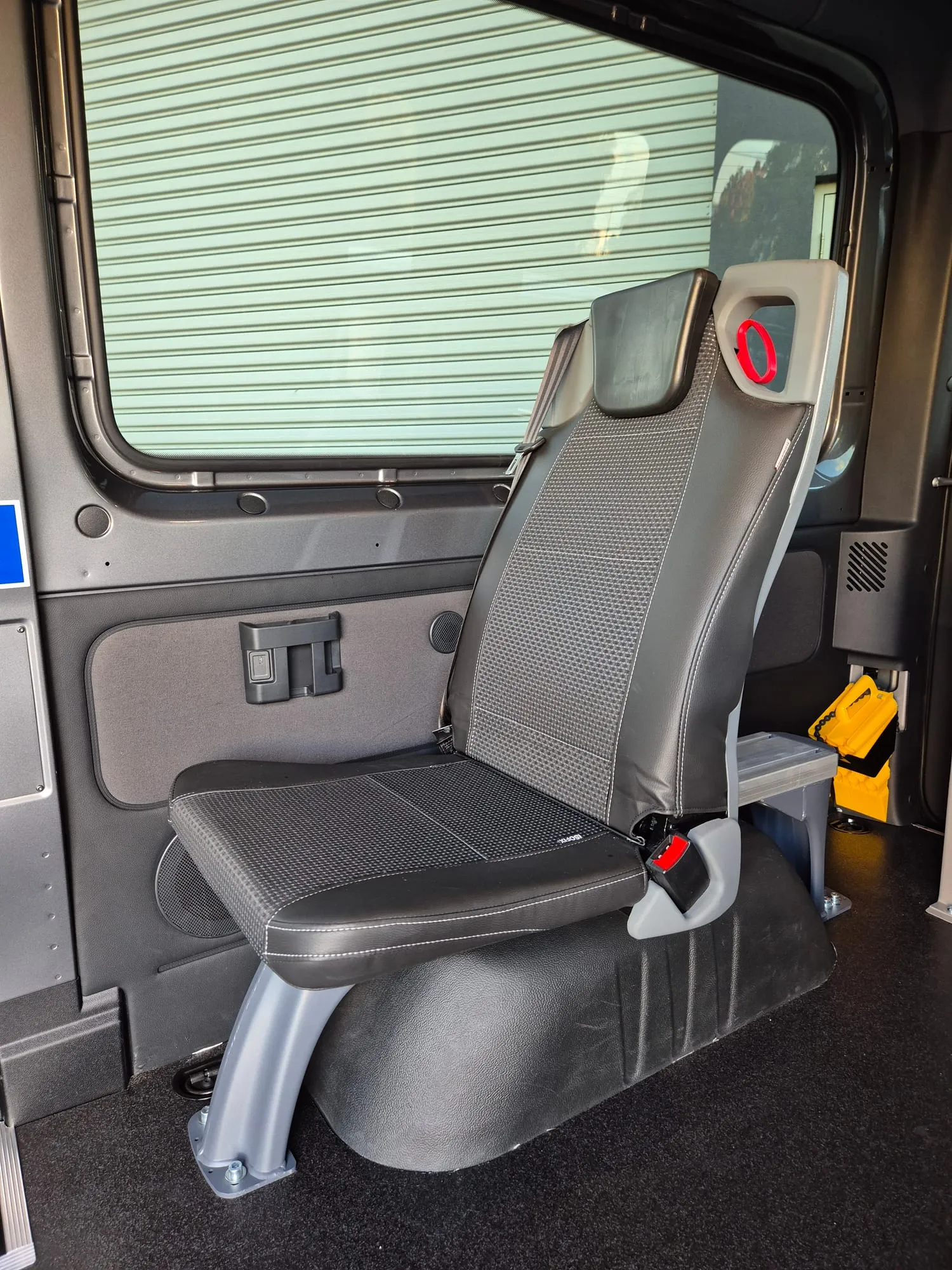 Mercedes Sprinter — photo 8