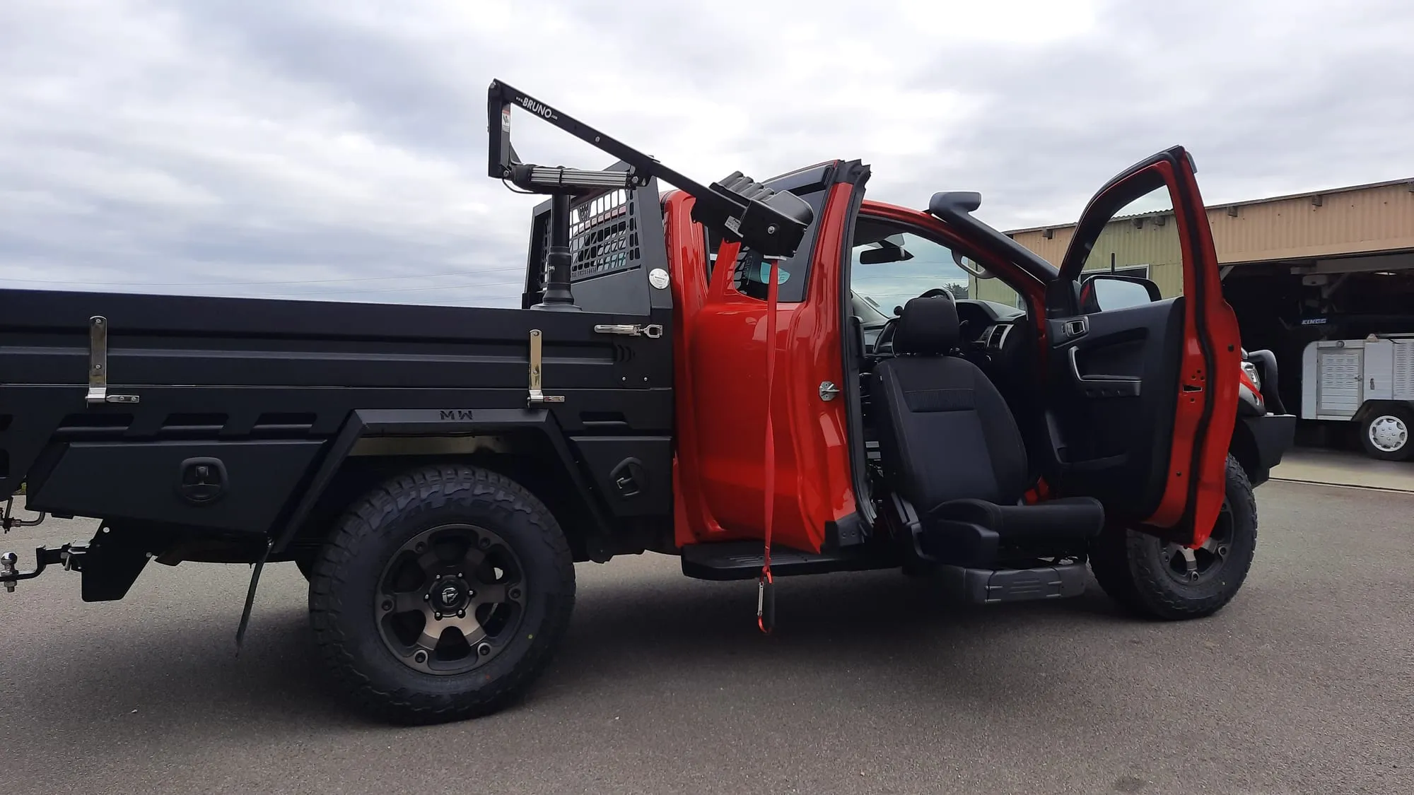 Ford Ranger – Suicide Door, Turny and Crane